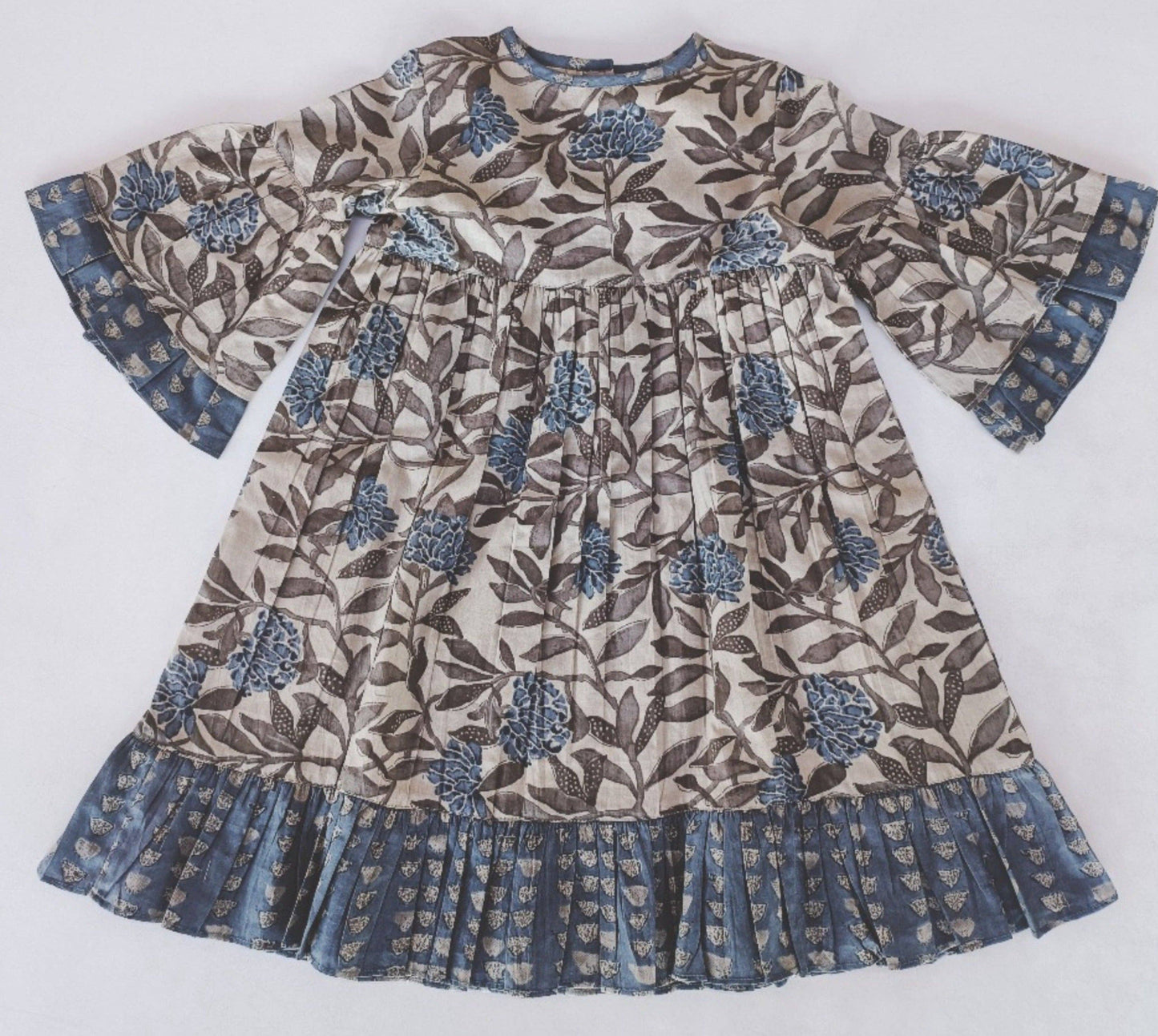 Leaf Print Bell-Sleeves Dress